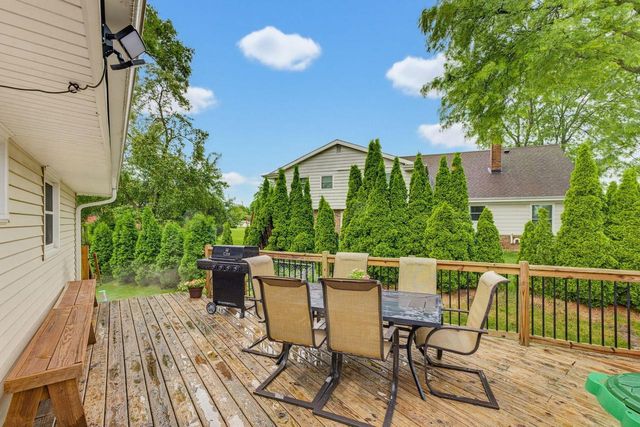 12405 W Crawford AVENUE, New Berlin, WI 53151