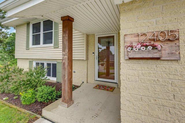 12405 W Crawford AVENUE, New Berlin, WI 53151