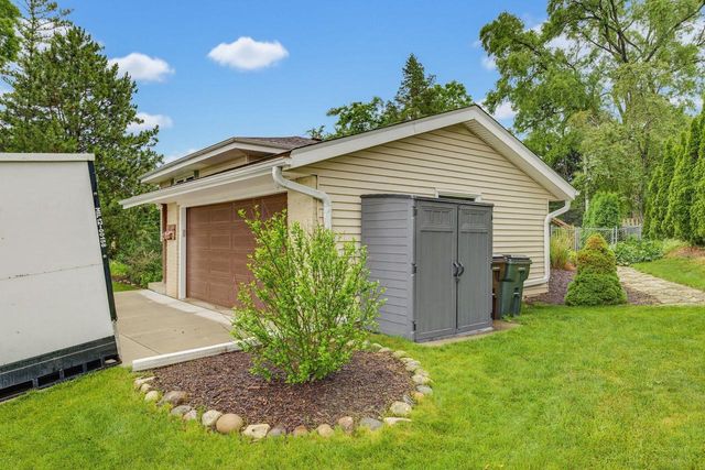12405 W Crawford AVENUE, New Berlin, WI 53151