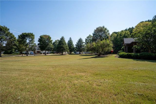 302 Oak Leaf Place, Acworth, GA 30102