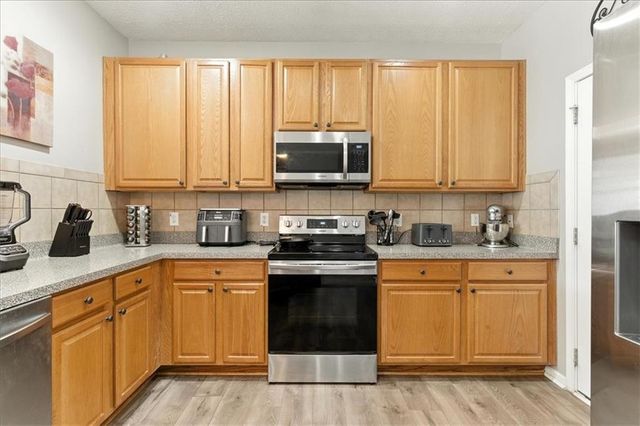 302 Oak Leaf Place, Acworth, GA 30102