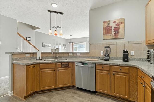 302 Oak Leaf Place, Acworth, GA 30102