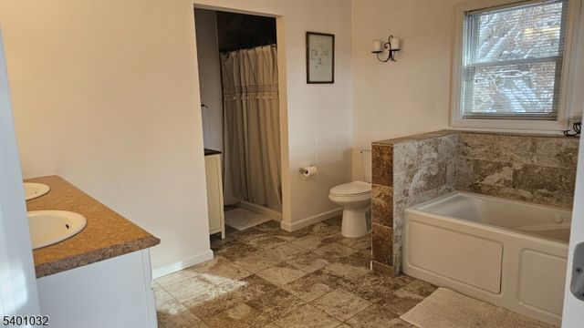 12 Ford Rd, Roxbury Twp., NJ 07850