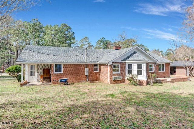 1312 W Andrews Avenue, Henderson, NC 27536
