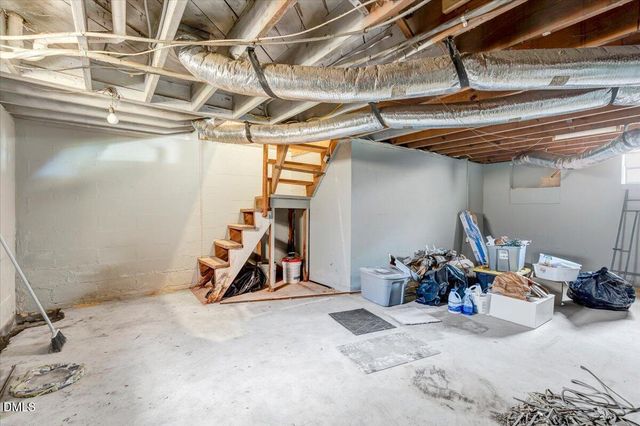 1312 W Andrews Avenue, Henderson, NC 27536