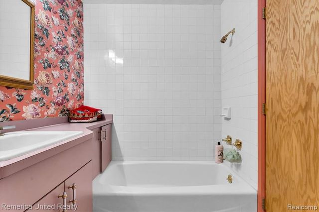 2457 Spring Lake Lane Lane, Brighton, MI 48114