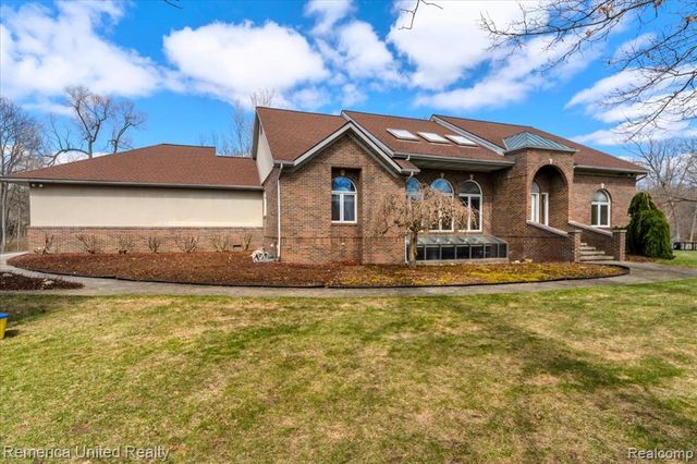 2457 Spring Lake Lane Lane, Brighton, MI 48114