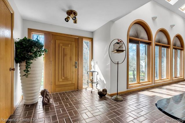 2457 Spring Lake Lane Lane, Brighton, MI 48114