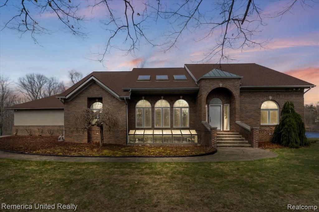 2457 Spring Lake Lane Lane, Brighton, MI 48114