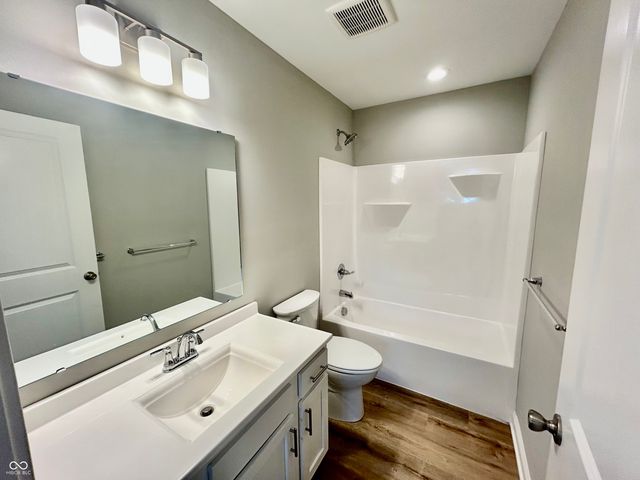 924 N Oakland Avenue, Indianapolis, IN 46201