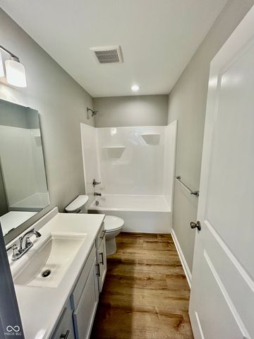 924 N Oakland Avenue, Indianapolis, IN 46201