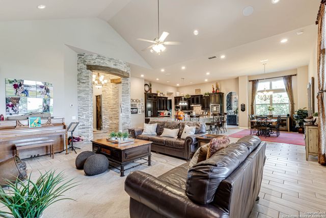 124 El Cielo, Boerne, TX 78006