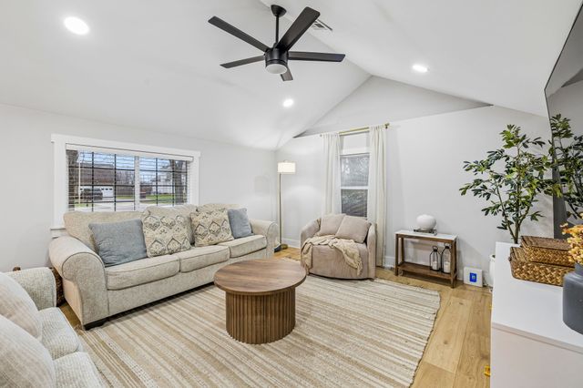 968 Peachers Mill Rd, Clarksville, TN 37042