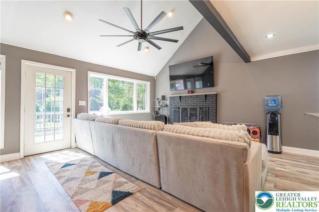 973 Country Place Drive, Coolbaugh Twp, PA 18466