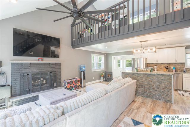 973 Country Place Drive, Coolbaugh Twp, PA 18466