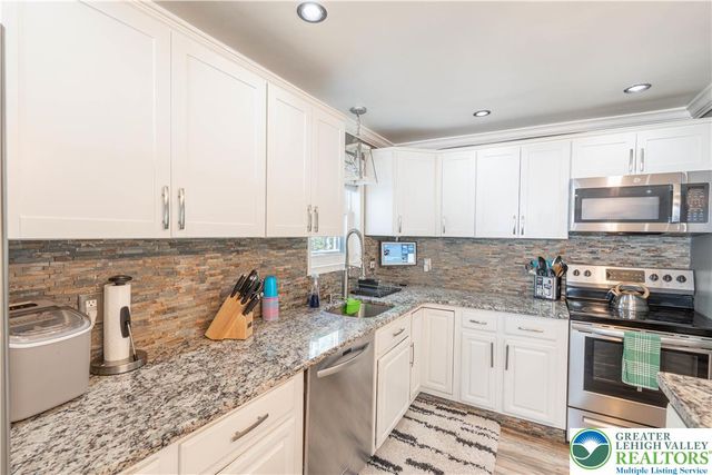973 Country Place Drive, Coolbaugh Twp, PA 18466