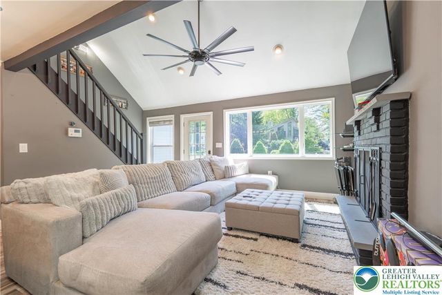 973 Country Place Drive, Coolbaugh Twp, PA 18466