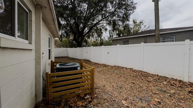 1047 CLAY BOULEVARD, Eustis, FL 32726