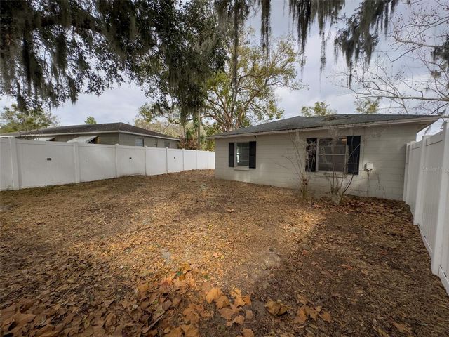 1047 CLAY BOULEVARD, Eustis, FL 32726