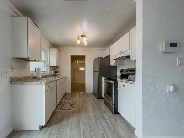 1047 CLAY BOULEVARD, Eustis, FL 32726