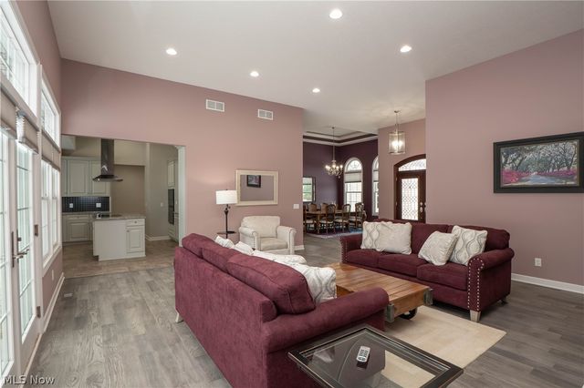 6443 Hills And Dales Road NW, Canton, OH 44708