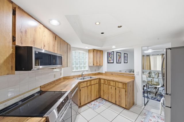 105 Weybridge Circle A, Royal Palm Beach, FL 33411