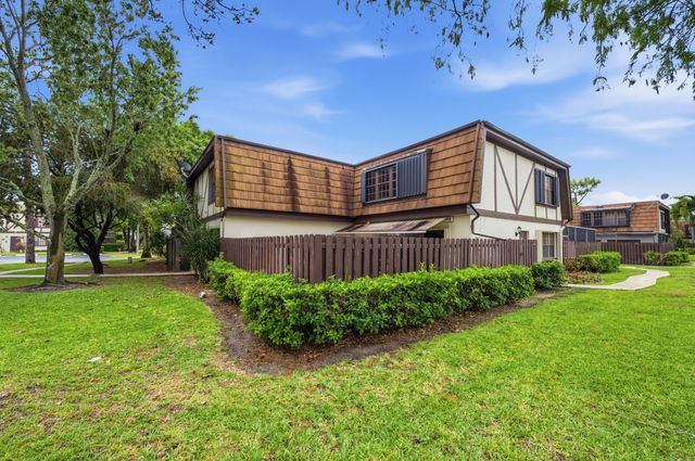 105 Weybridge Circle A, Royal Palm Beach, FL 33411
