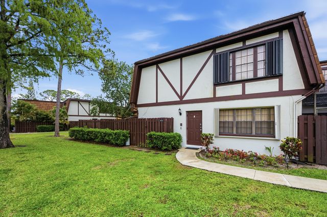 105 Weybridge Circle A, Royal Palm Beach, FL 33411