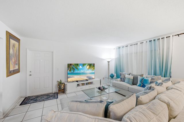 105 Weybridge Circle A, Royal Palm Beach, FL 33411