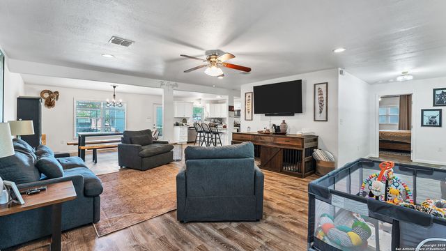 404 Reiley, Seguin, TX 78155