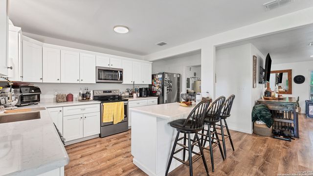 404 Reiley, Seguin, TX 78155