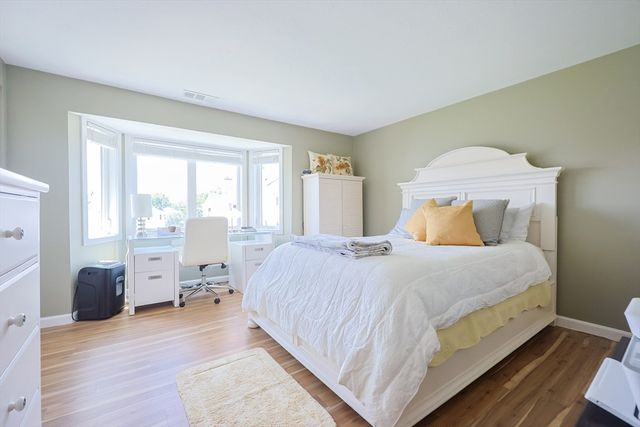539 White Cliff Dr. End, Plymouth, MA 02360
