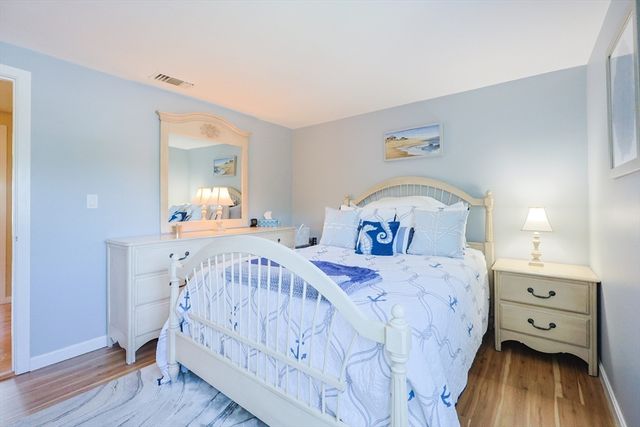 539 White Cliff Dr. End, Plymouth, MA 02360