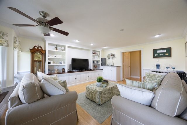 539 White Cliff Dr. End, Plymouth, MA 02360