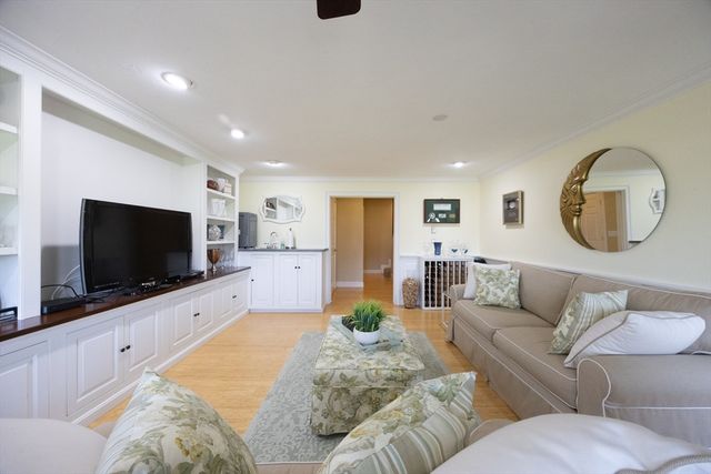 539 White Cliff Dr. End, Plymouth, MA 02360
