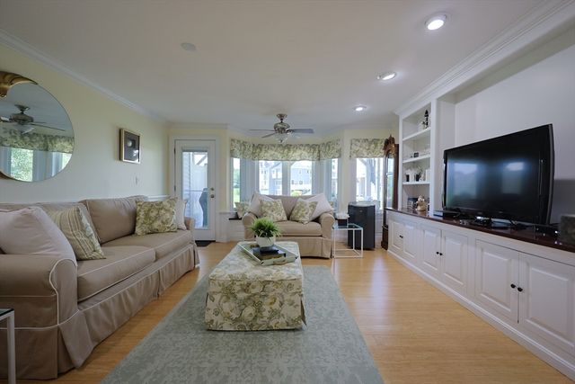 539 White Cliff Dr. End, Plymouth, MA 02360