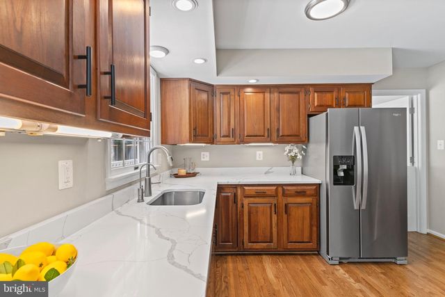 9201 POTOMAC WOODS LN, Great Falls, VA 22066