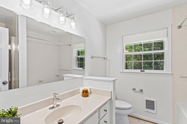 9201 POTOMAC WOODS LN, Great Falls, VA 22066