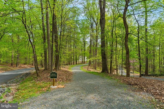 9201 POTOMAC WOODS LN, Great Falls, VA 22066