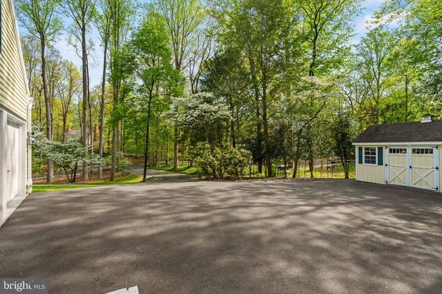 9201 POTOMAC WOODS LN, Great Falls, VA 22066