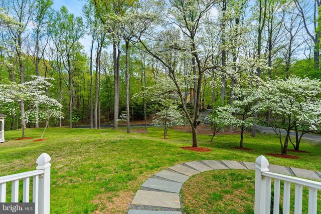 9201 POTOMAC WOODS LN, Great Falls, VA 22066