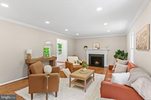9201 POTOMAC WOODS LN, Great Falls, VA 22066