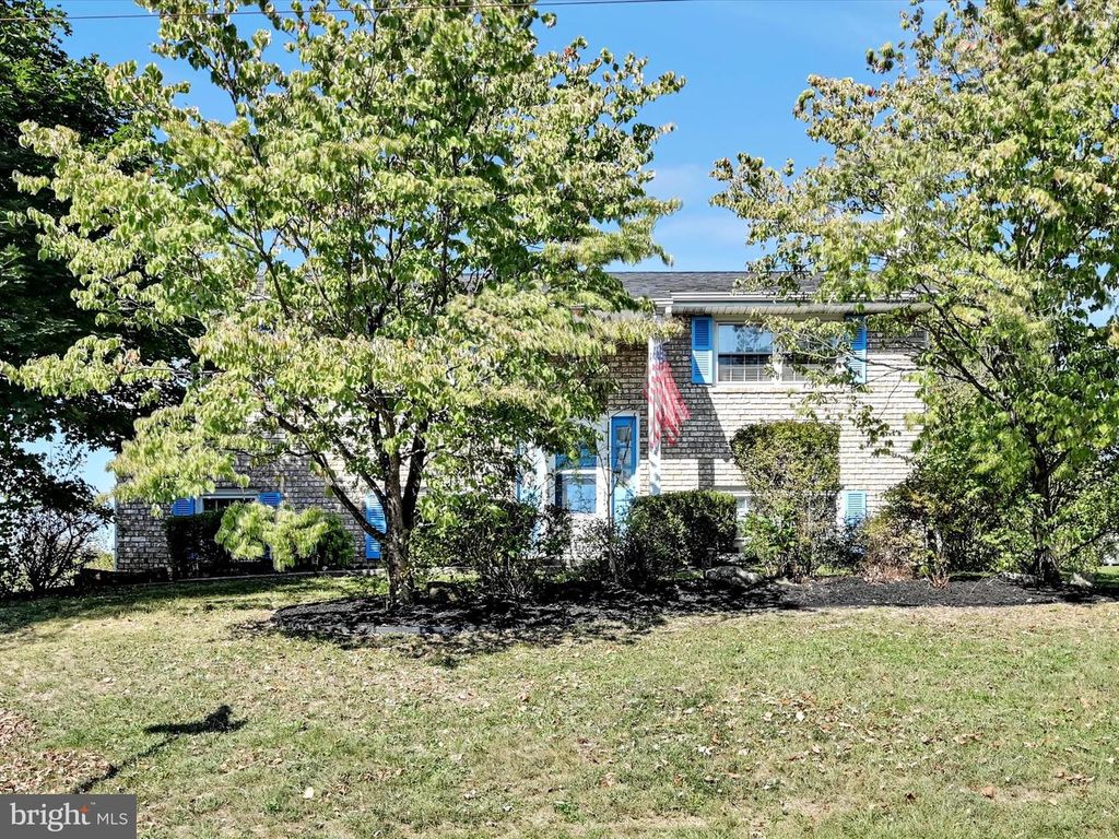 7804 DEWEY DR, Harrisburg, PA 17112
