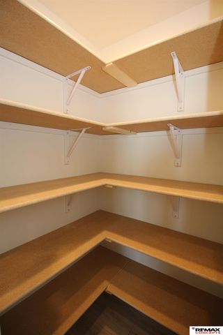 1719 N Brookside Lane, York, NE 68467