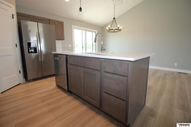 1719 N Brookside Lane, York, NE 68467