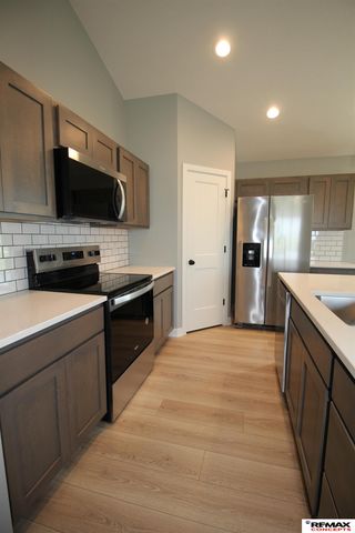 1719 N Brookside Lane, York, NE 68467