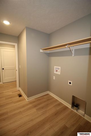 1719 N Brookside Lane, York, NE 68467