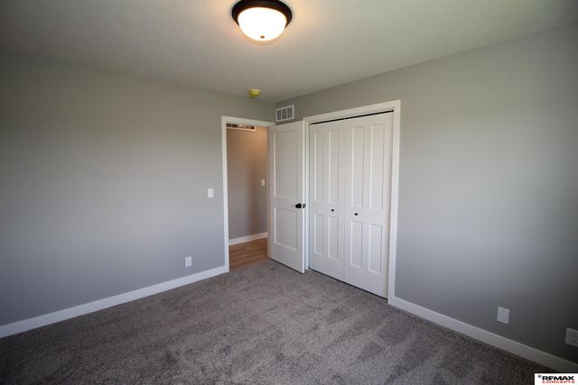 1719 N Brookside Lane, York, NE 68467