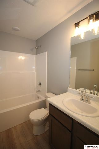 1719 N Brookside Lane, York, NE 68467