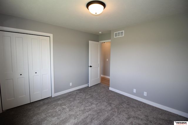 1719 N Brookside Lane, York, NE 68467